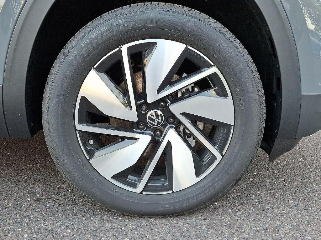 new 2025 Volkswagen Atlas car, priced at $45,925
