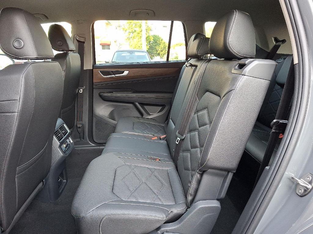 new 2025 Volkswagen Atlas car, priced at $45,925