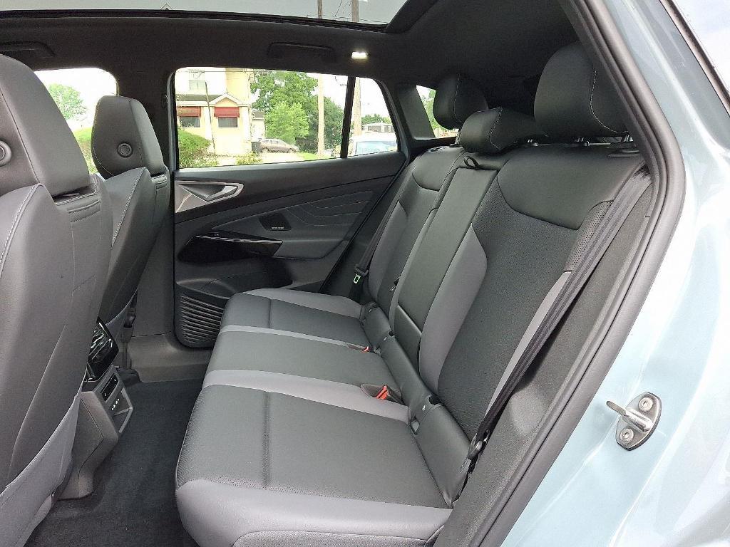 new 2025 Volkswagen ID.4 car, priced at $52,609
