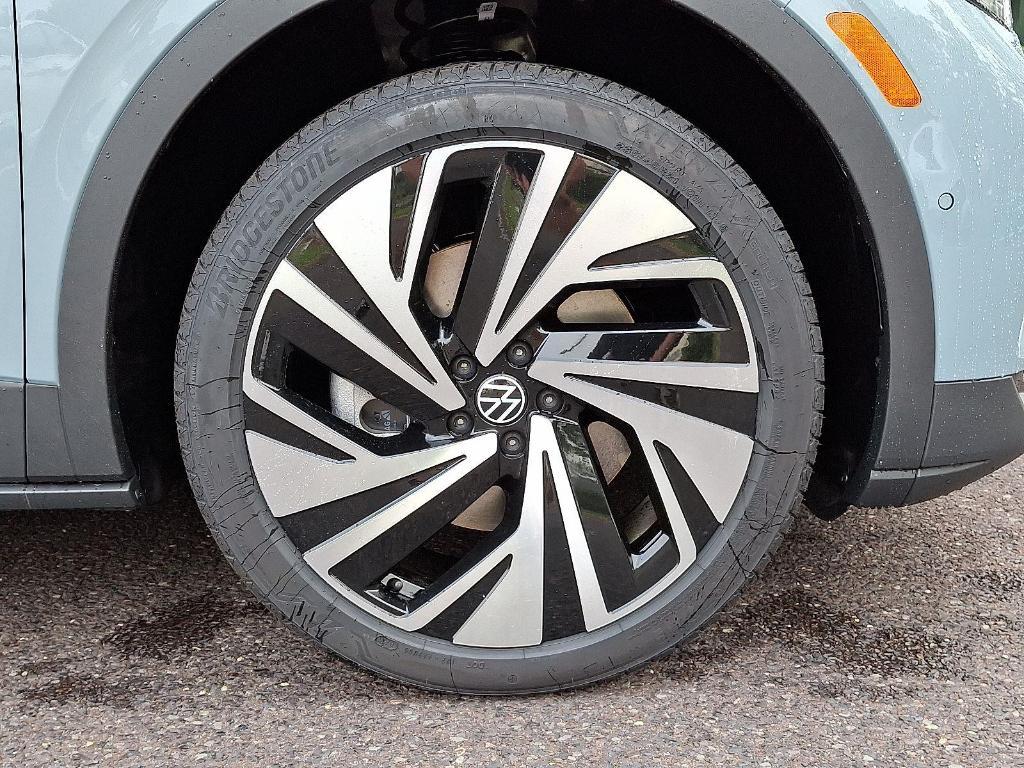 new 2025 Volkswagen ID.4 car, priced at $52,609