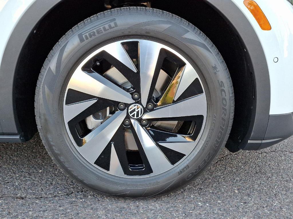 new 2025 Volkswagen ID.4 car, priced at $40,854