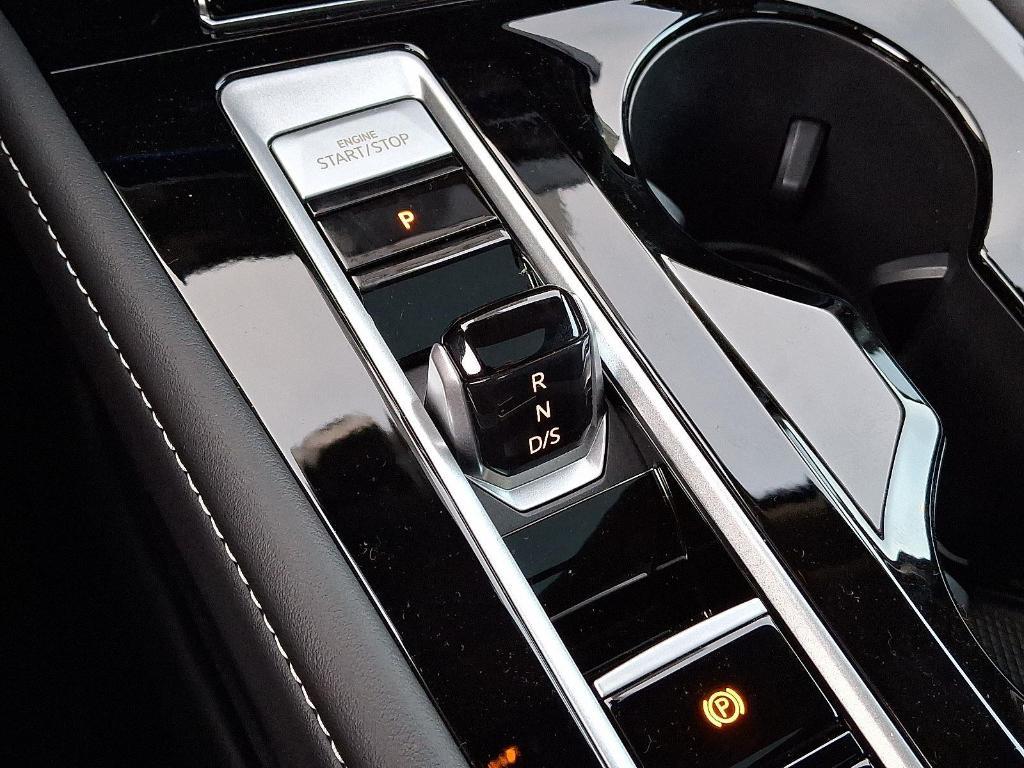 new 2025 Volkswagen Atlas car, priced at $53,166