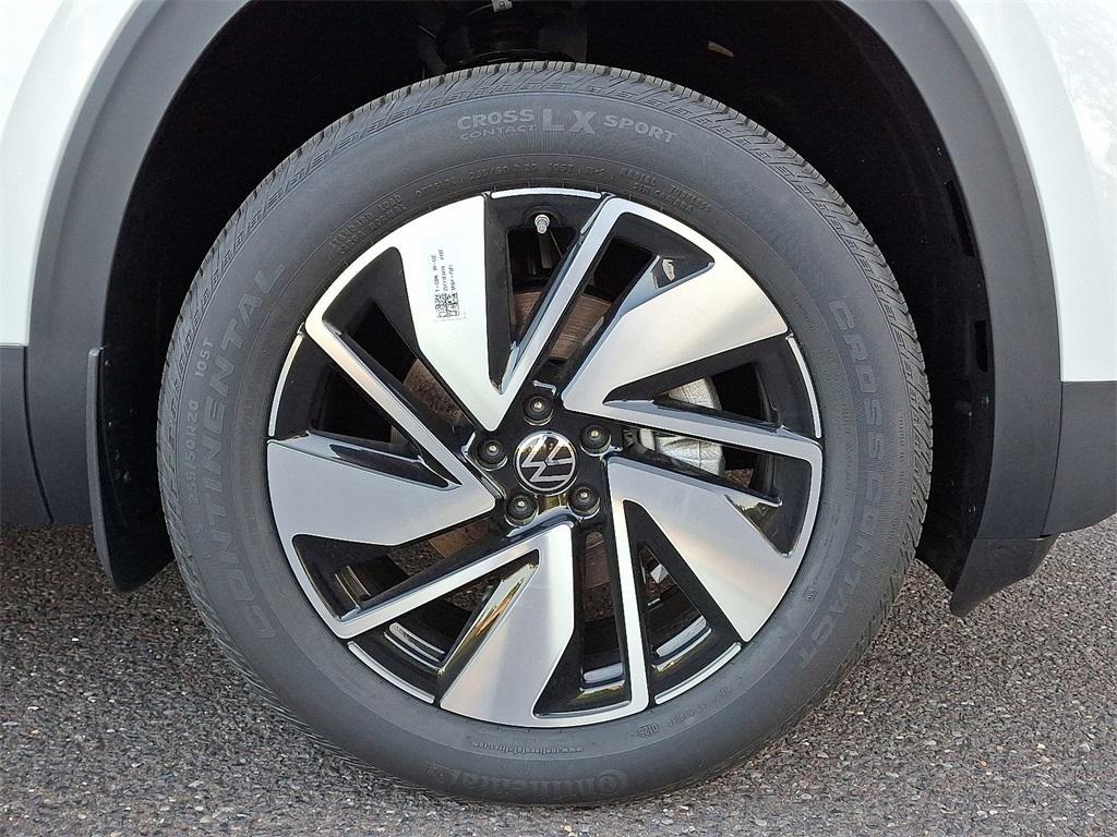 new 2025 Volkswagen Atlas car, priced at $49,060