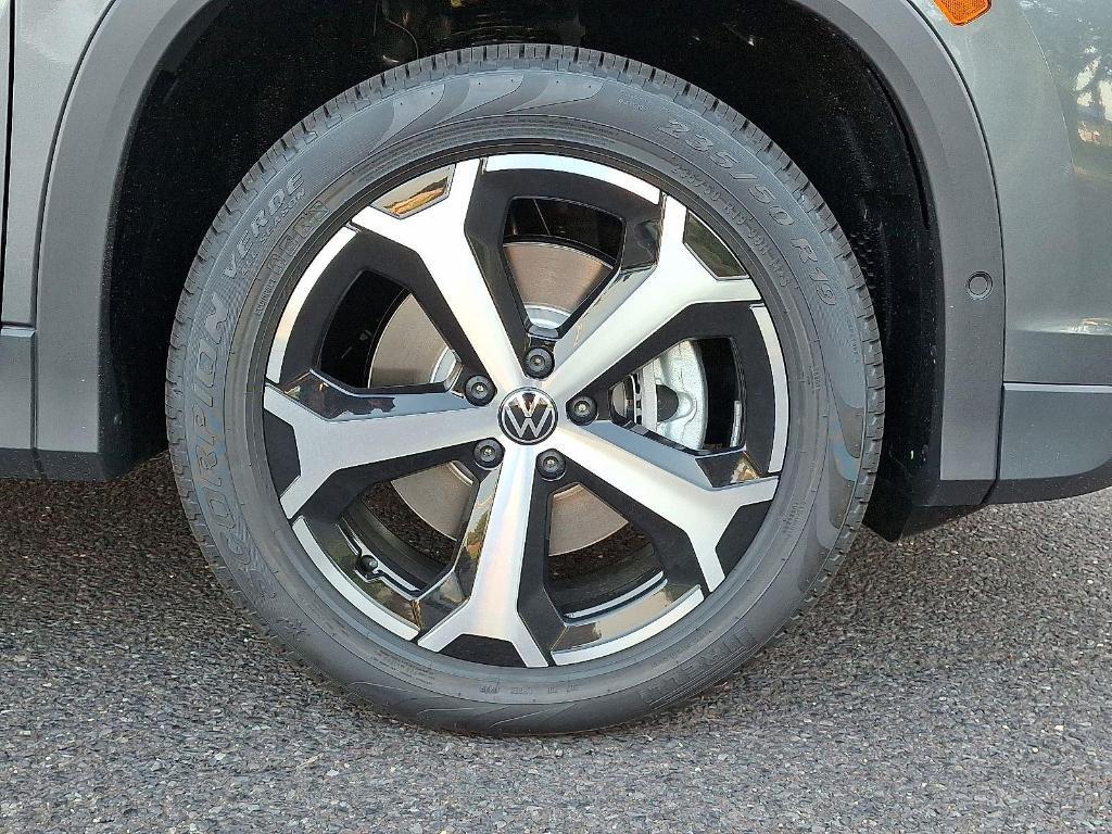 new 2025 Volkswagen Tiguan car, priced at $37,333