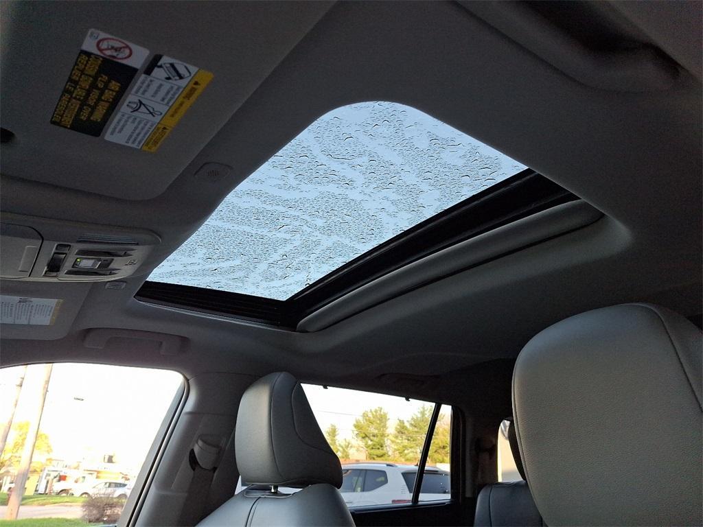 used 2023 Toyota Highlander Hybrid car, priced at $40,690
