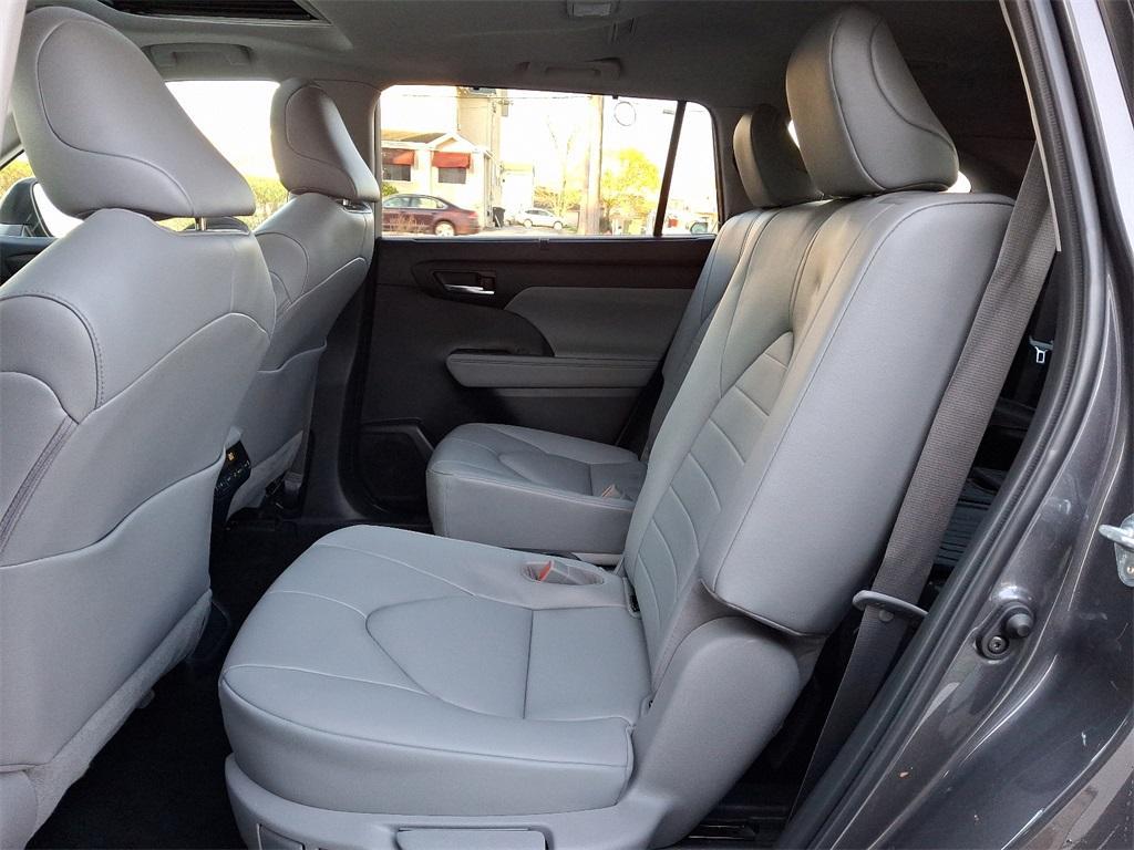 used 2023 Toyota Highlander Hybrid car, priced at $40,690