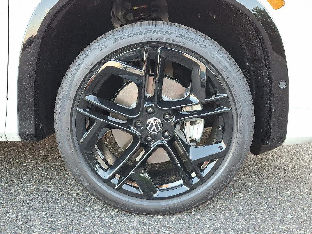 new 2025 Volkswagen Tiguan car, priced at $39,709