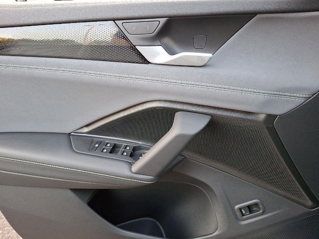 new 2025 Volkswagen Tiguan car, priced at $39,709