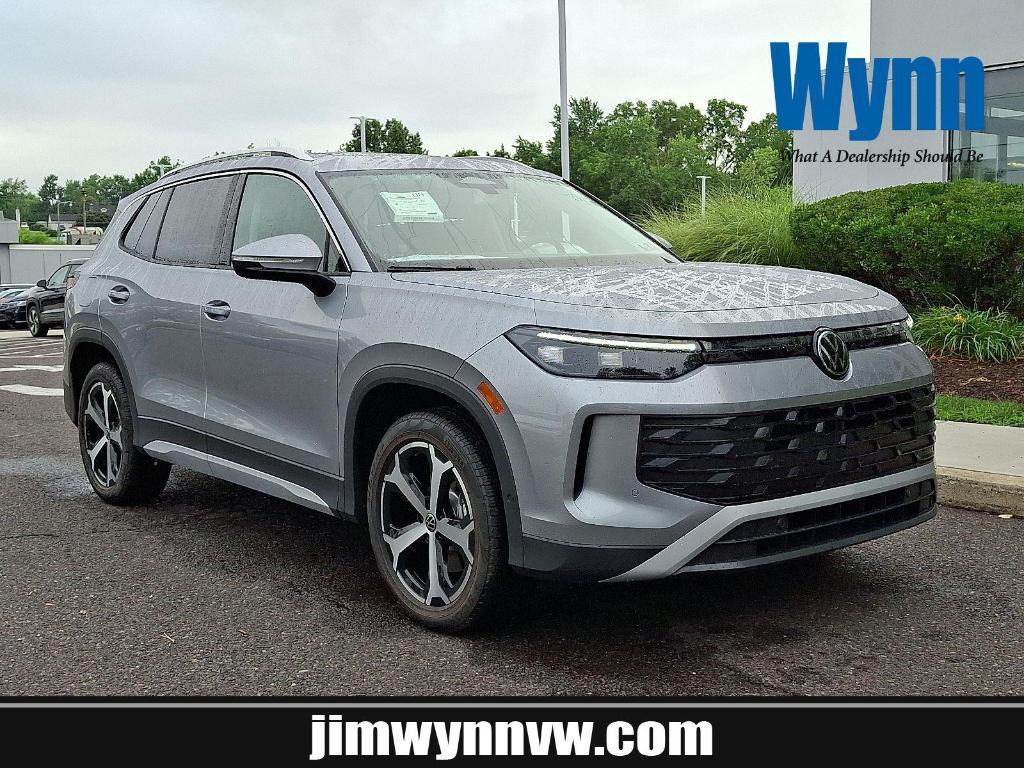 new 2025 Volkswagen Tiguan car, priced at $37,333