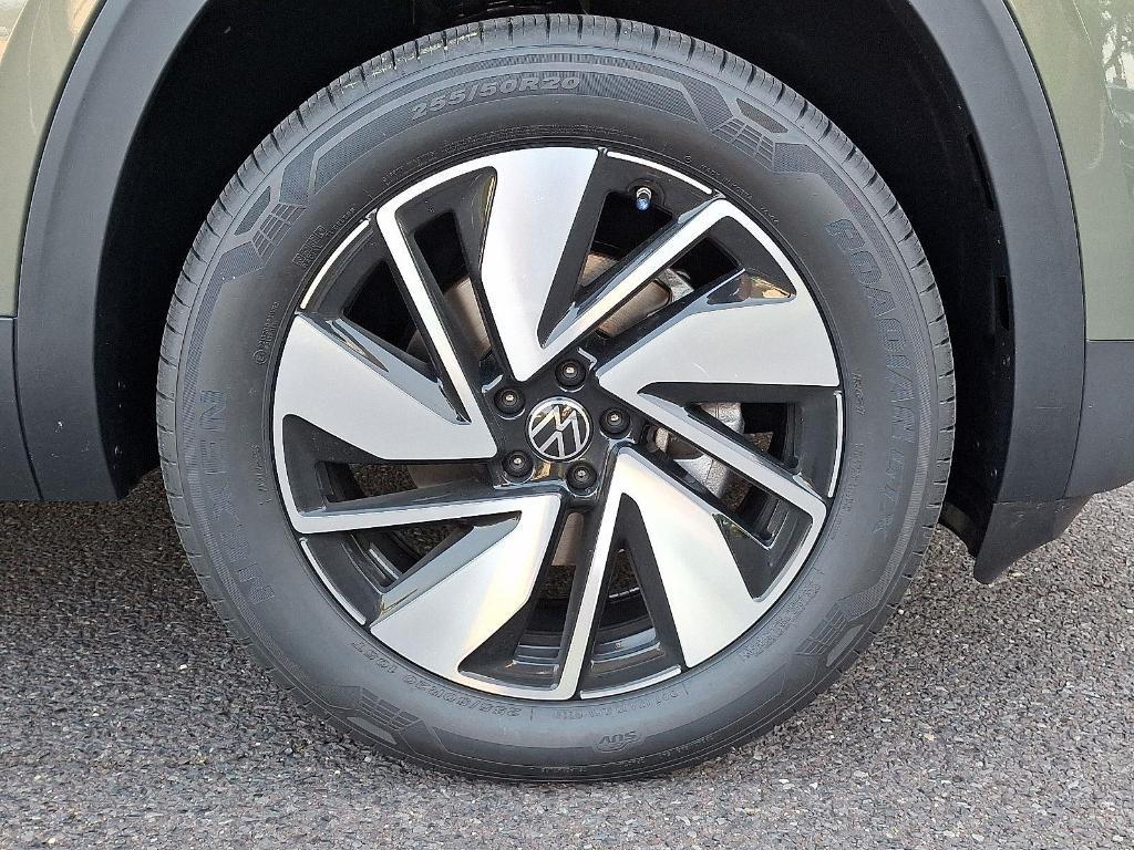 new 2025 Volkswagen Atlas car, priced at $47,527