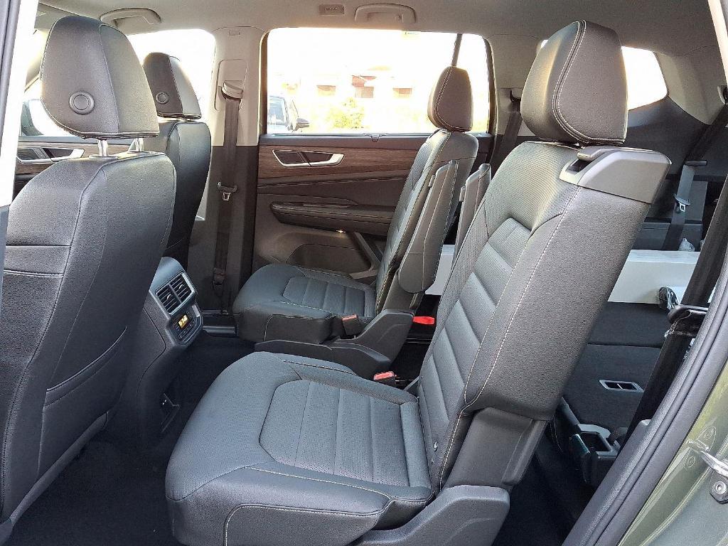 new 2025 Volkswagen Atlas car, priced at $52,185