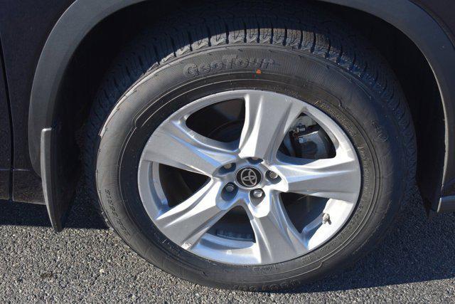 used 2023 Toyota Highlander car, priced at $35,099