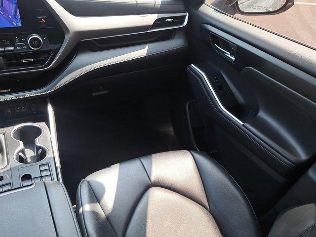 used 2023 Toyota Highlander car, priced at $40,395