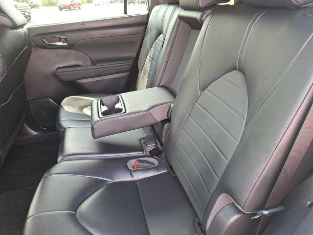 used 2023 Toyota Highlander car, priced at $40,395