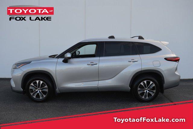 used 2021 Toyota Highlander car, priced at $32,089