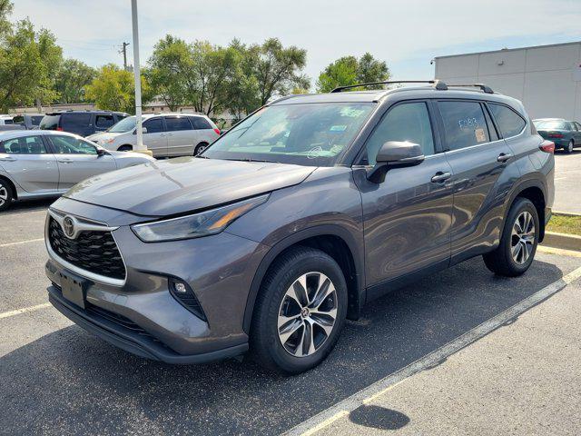 used 2022 Toyota Highlander car, priced at $34,995
