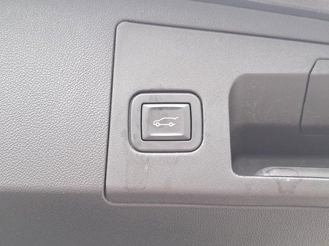 used 2018 Cadillac XT5 car, priced at $19,180