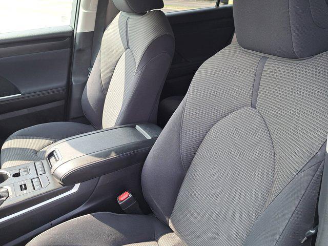 used 2022 Toyota Highlander car, priced at $30,995