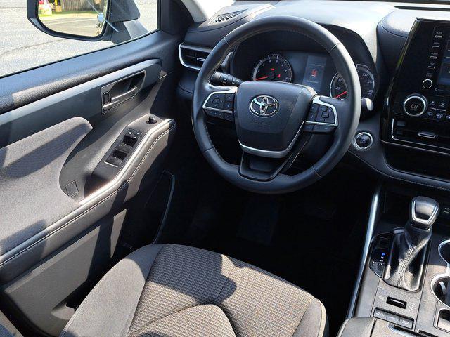 used 2022 Toyota Highlander car, priced at $30,995