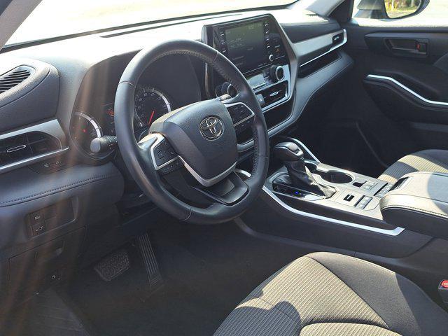 used 2022 Toyota Highlander car, priced at $30,995