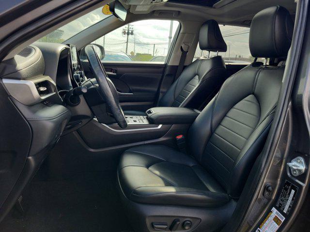 used 2021 Toyota Highlander car, priced at $33,151