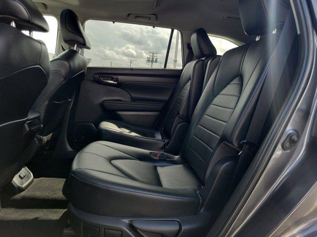 used 2021 Toyota Highlander car, priced at $33,151