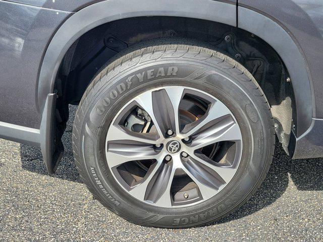 used 2021 Toyota Highlander car, priced at $33,151