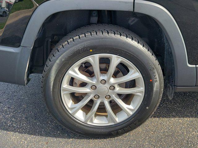 used 2019 Jeep Cherokee car, priced at $15,169