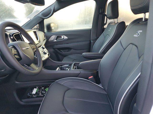 new 2025 Chrysler Pacifica car, priced at $45,345