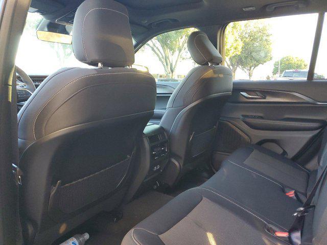 new 2025 Jeep Grand Cherokee car, priced at $33,375