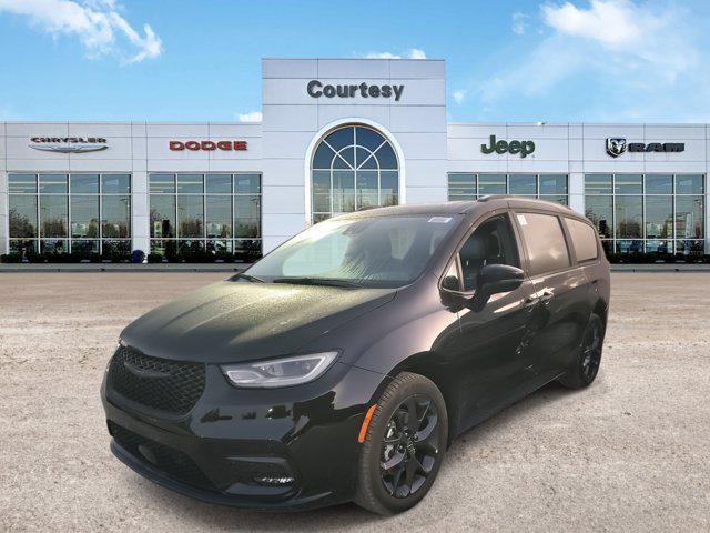 new 2026 Chrysler Pacifica car, priced at $51,405