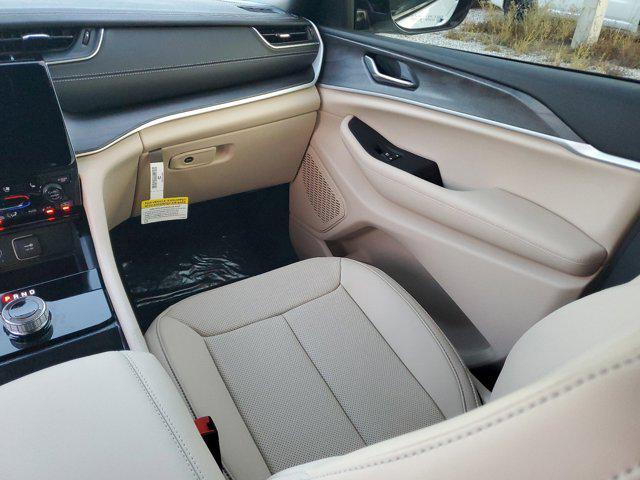 new 2025 Jeep Grand Cherokee car, priced at $46,315
