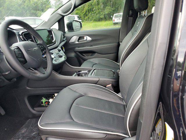 new 2025 Chrysler Pacifica car, priced at $45,345