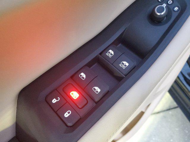 new 2025 Jeep Grand Cherokee car, priced at $43,680