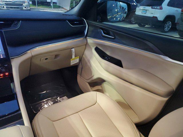 new 2025 Jeep Grand Cherokee car, priced at $43,680