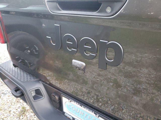 new 2025 Jeep Gladiator car, priced at $43,999