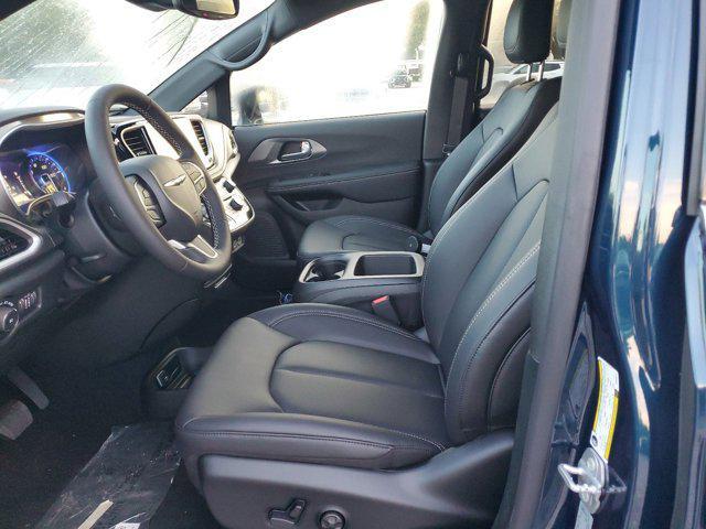 new 2025 Chrysler Pacifica car, priced at $42,220