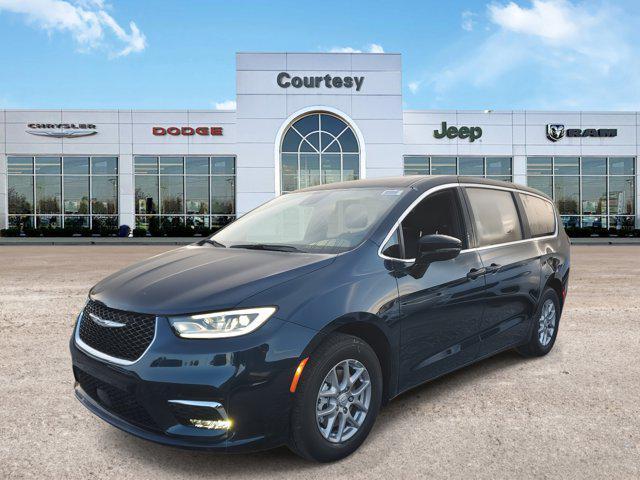 new 2025 Chrysler Pacifica car, priced at $42,220