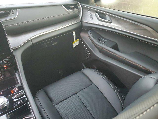 new 2025 Jeep Grand Cherokee car, priced at $54,520