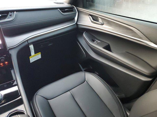 new 2025 Jeep Grand Cherokee car, priced at $45,810
