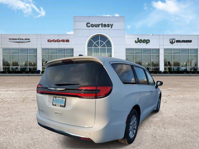 new 2025 Chrysler Pacifica car, priced at $37,945