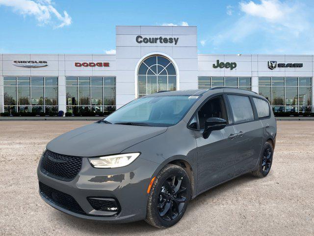 new 2025 Chrysler Pacifica car, priced at $45,840