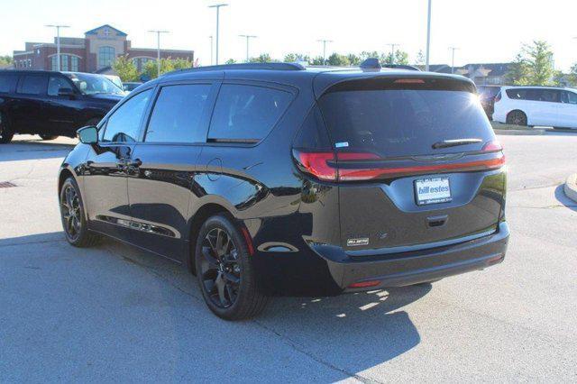 new 2024 Chrysler Pacifica car, priced at $46,040