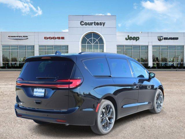 new 2024 Chrysler Pacifica car, priced at $46,040