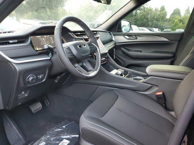 new 2025 Jeep Grand Cherokee car, priced at $32,999