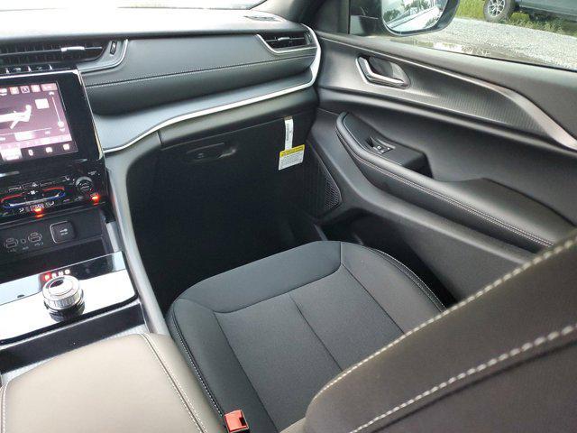 new 2025 Jeep Grand Cherokee car, priced at $32,999