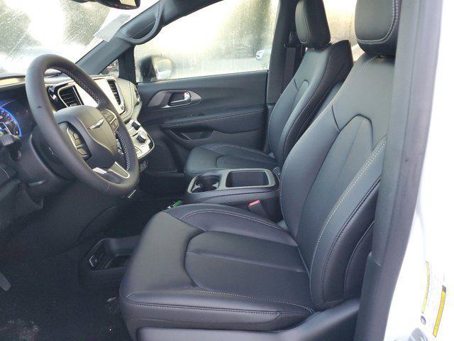 new 2025 Chrysler Pacifica car, priced at $41,725