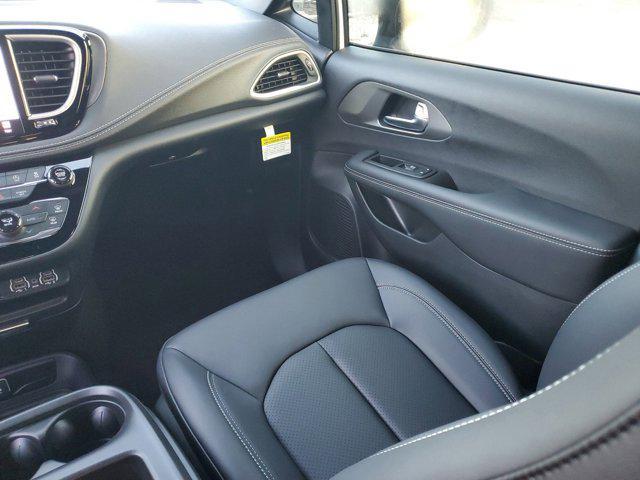 new 2025 Chrysler Pacifica car, priced at $41,725