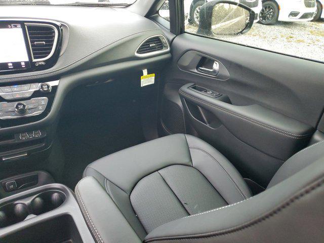 new 2025 Chrysler Pacifica car, priced at $41,725