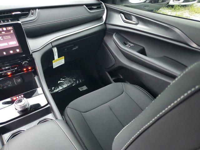 new 2025 Jeep Grand Cherokee car, priced at $31,875